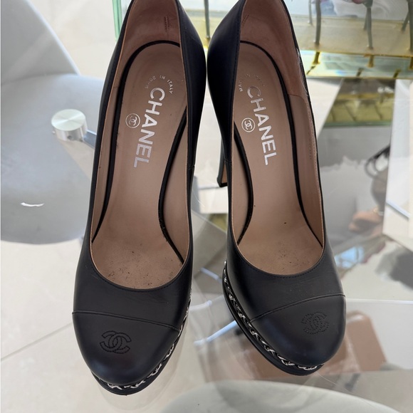 Chanel Black Leather Platform Pumps w/ Chain Trim & CC Logo – Classic Heels